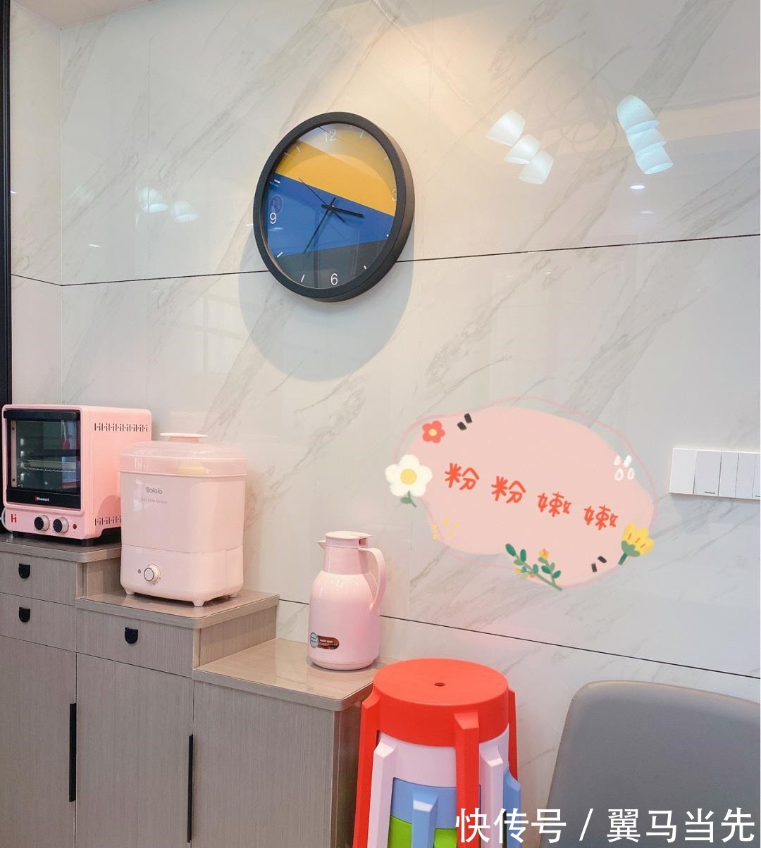 瓷砖|晒晒刚入住的新房,客餐厅瓷砖上墙大气,搭配浅灰地板特别耐脏!