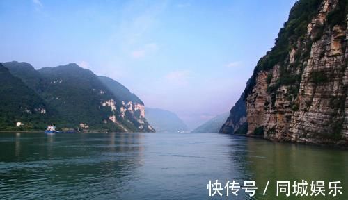 长江水|宋才子写长江的诗,短短4句大气磅礴,极尽夸张,却成千古名篇