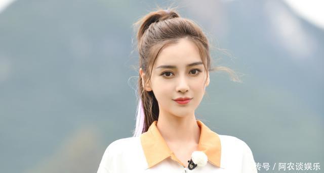 李沁|女明星的儀態(tài)有多重要《奔跑吧》baby和李沁同框坐,姿勢差距大