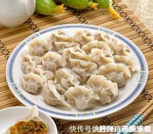饺子馅|煮饺子时，盖锅盖还是不盖锅盖多数人做错了，难怪饺子老破皮