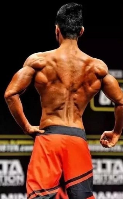 九九归一|男子拥有引以为傲的十块腹肌，被评为最恶心的肌肉，小伙欲哭无泪