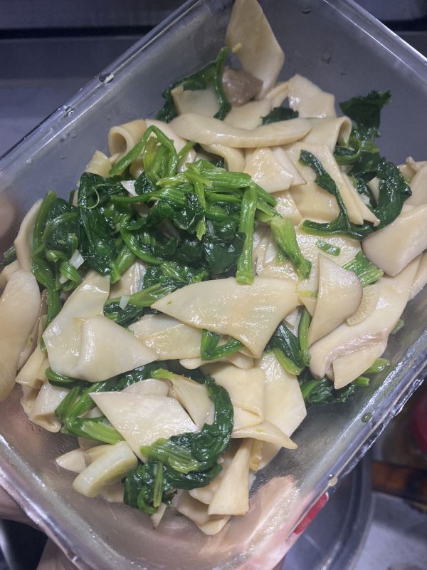 菠菜炒杏鲍菇|菠菜炒杏鲍菇