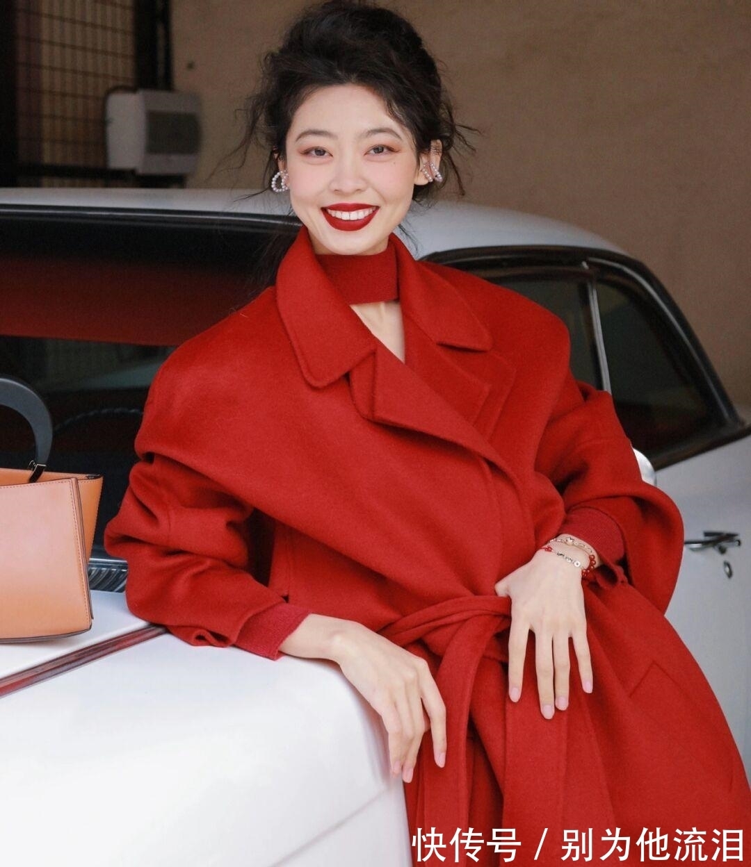 大衣 真正洋气的女人,冬天都爱穿这几款“大衣”,简约利落又百搭