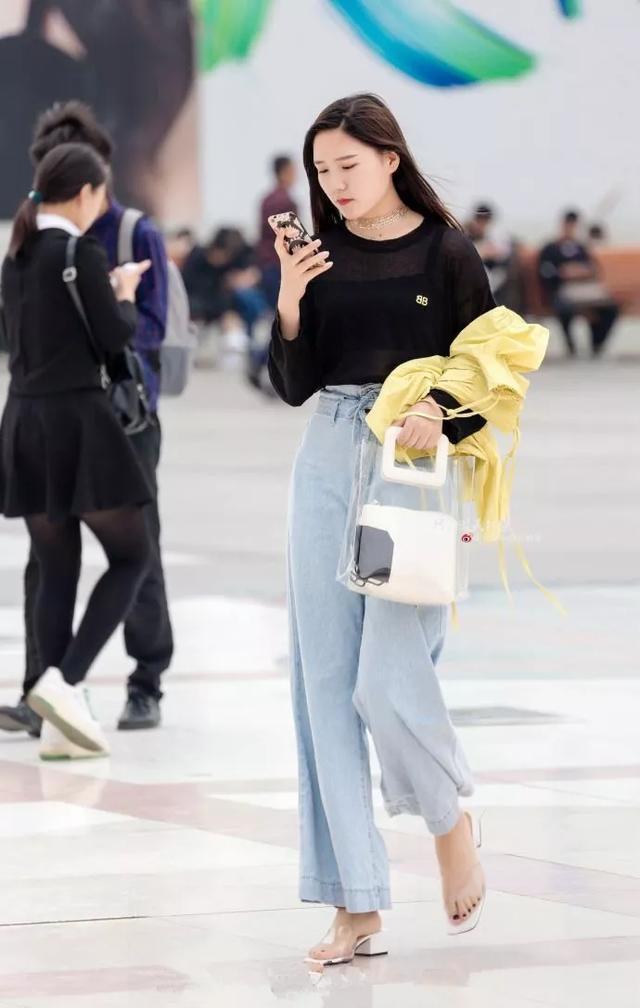 长发披肩|长发披肩的小姐姐,衣装搭配看起来很有高级,非常完美