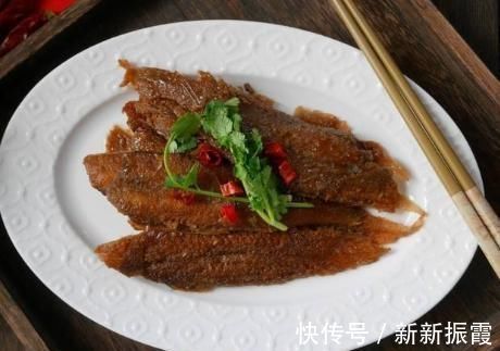 黄花鱼新吃法，煎一煎焖一焖，肉烂骨酥入味好吃，5元就能做一盘