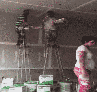 |搞笑GIF:4块钱的营养快线,硬是喝出了茅台的味道!