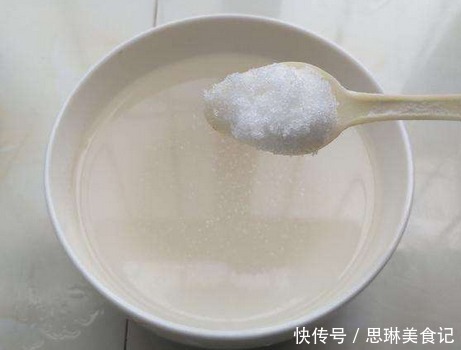 葡萄干|不揉面,不加泡打粉,教你蒸葡萄干发糕,蓬松香软,比蛋糕还好吃