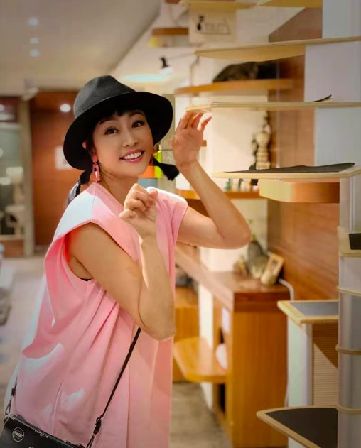 影视剧|46岁女星分享抗癌经历，呼吸困难似行尸走肉，因贫血考虑切除子宫