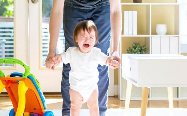 生长发育|宝宝学习站立并非越早越好,学习站立的最佳时间,家长要心中有数