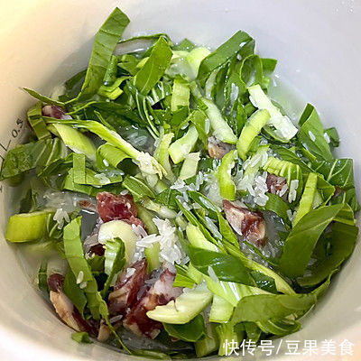 腊肠|这道家常菜腊肠菜饭，小白也能变大厨