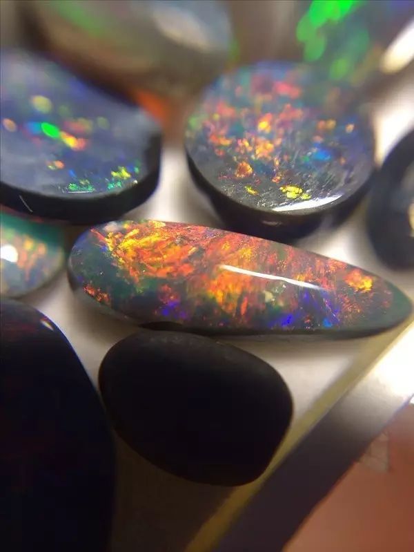 欧泊|下雨天最好别戴这些珠宝!