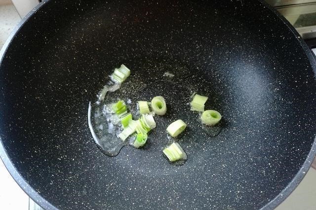 这菜的叶子是宝贝,拿来炒鸡蛋太鲜美,可惜90%的人都扔掉了