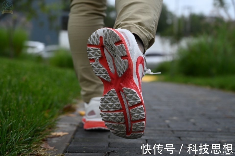 贾卡 轻便舒适的专业跑鞋,慢跑半马都能用,咕咚21K驭风体验