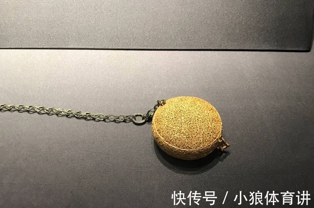 项链包!当如今的时尚项链包遇上古代的珠宝金链包,谁更胜一筹!
