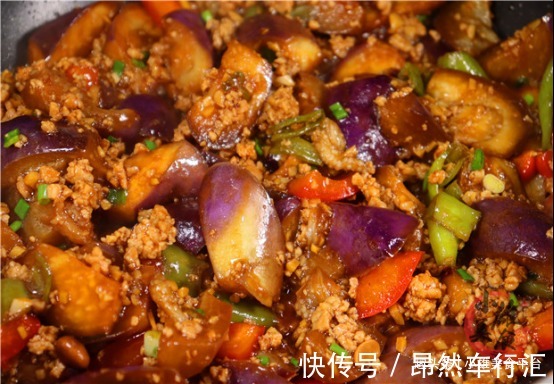 茄子蒸制|炒茄子，切忌直接下锅炒，多做这1步，茄子不吸油不发黑，真下饭