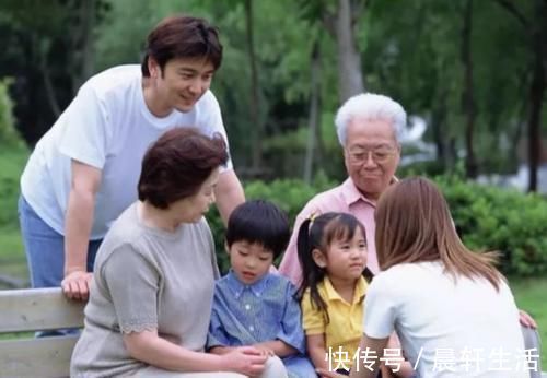 长辈|老人带娃的“三条规则”,获得专家肯定,隔代教育并不差