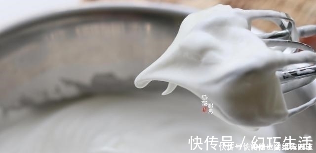 用了8年的蛋糕配方,入口松软像棉花,轻盈又回弹,比买的还好吃