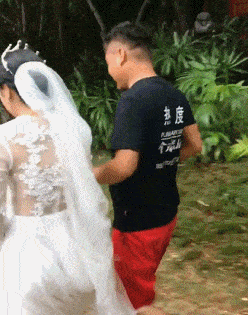 |搞笑GIF趣图:跟姐说说实话你是不是想泡姐?