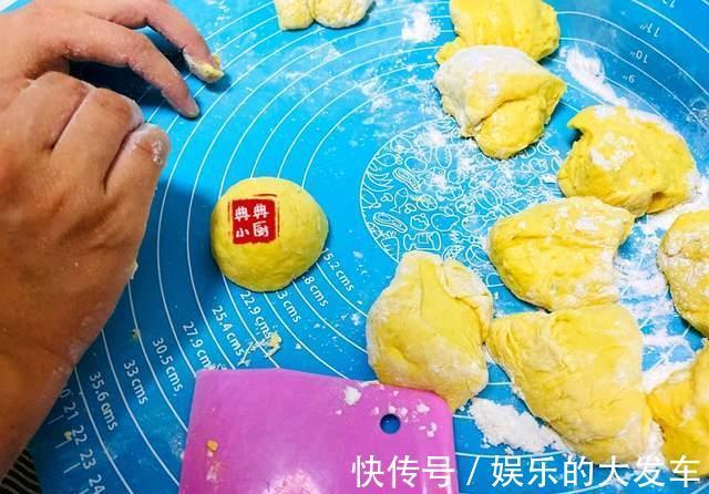 黄油|金灿灿，软绵绵的南瓜面包，再也不用担心小朋友不爱吃南瓜了