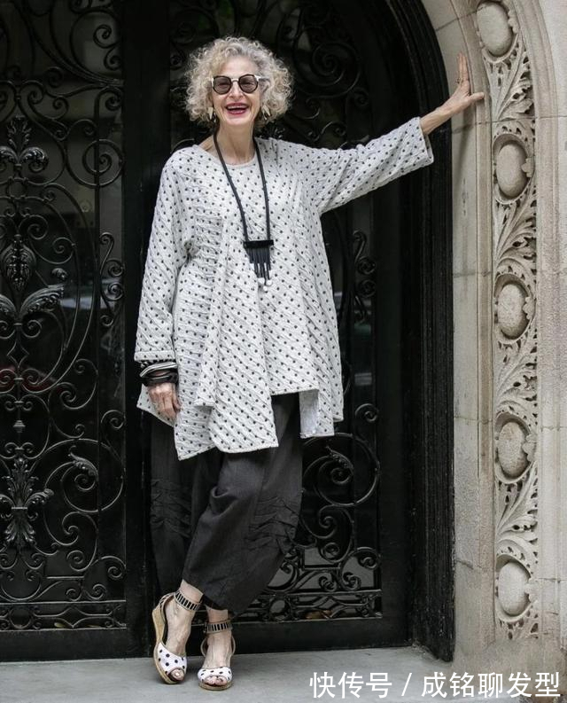 时尚|这才是老年人应有的穿衣打扮,优雅大气不做作,时髦减龄值得借鉴