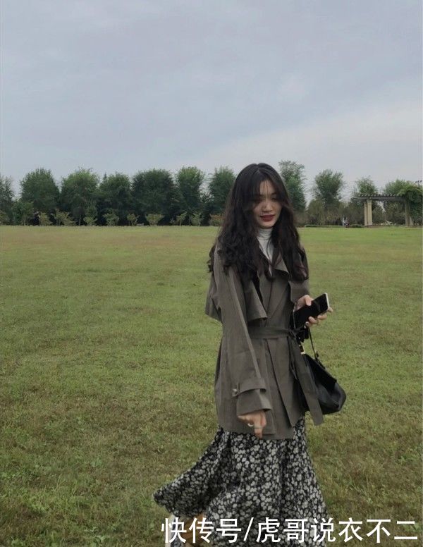 不知道春天穿什么好看？试试碎花裙吧！它能给你无尽少女感