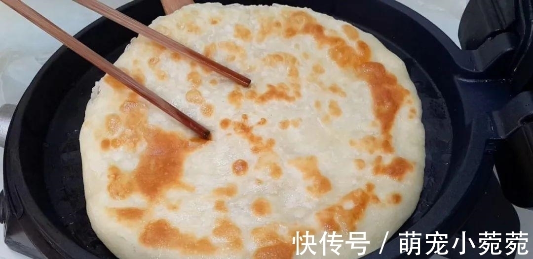 烙饼这做法太香了，开水一烫，柔软筋道又多层，出锅孩子都抢着吃
