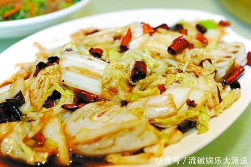 家常|家常快手菜,酸辣白菜。价格便宜,做法简单,还非常美味下饭