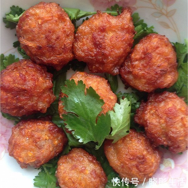 炸肉丸子,万万不可直接下锅,只需简单2步,丸子炸出又香又脆