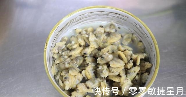香辣蛤蜊豆腐羹营养丰富,香辣鲜美,色香味俱全!