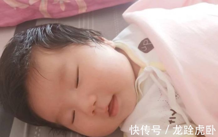 枕头|家有不满一百天的宝宝,家长容易做错4件事却不自知,要自查改正