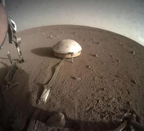 美国科学家称,在解救火星上“鼹鼠”时有新发现,火星土壤很特别