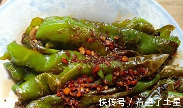 炒虎皮青椒，先放油，还是青椒很多人不懂，难怪青椒油腻不入味！