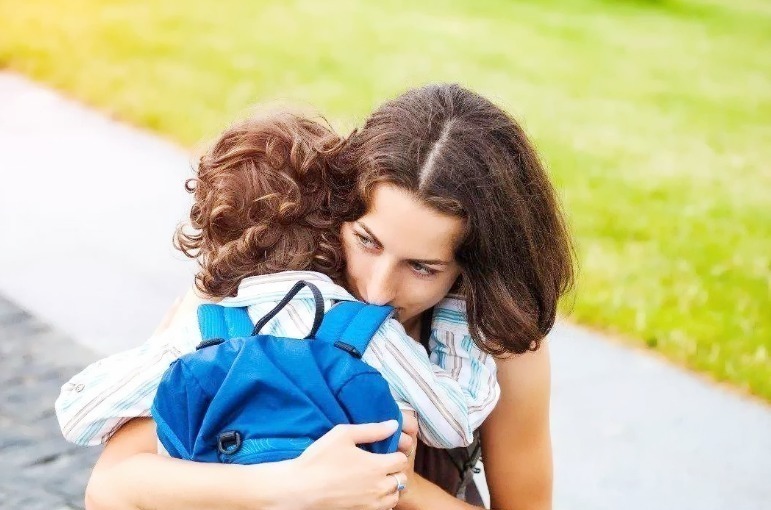 雯雯|孩子的这三个请求,父母不可以拒绝,别让“小气”变成孩子的灾难