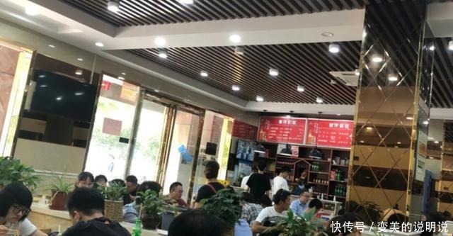  合肥排名第一的牛肉面，一大碗只要13块钱，不到饭点也挤满了人