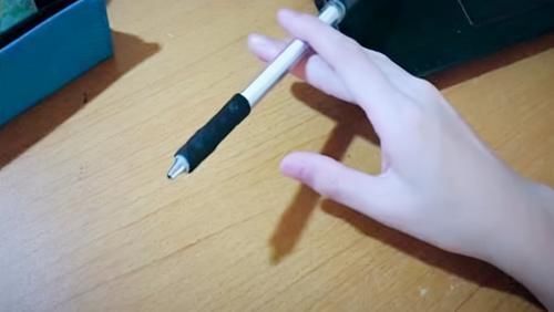 同学|学生时代喜欢“转笔”的同学,身上大多有3个特征,你中了几个