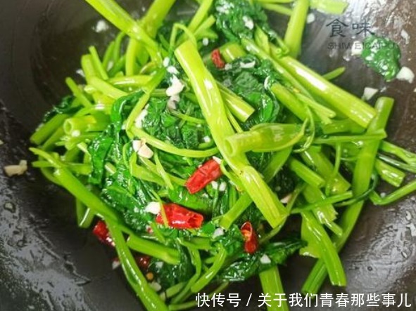 干辣椒|炒空心菜时总发黑，还出水？学会大厨这招，出锅又绿又嫩，很脆爽