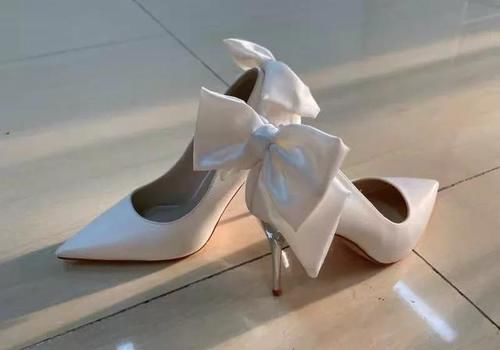 有哪些千元级的高跟鞋推荐一下？