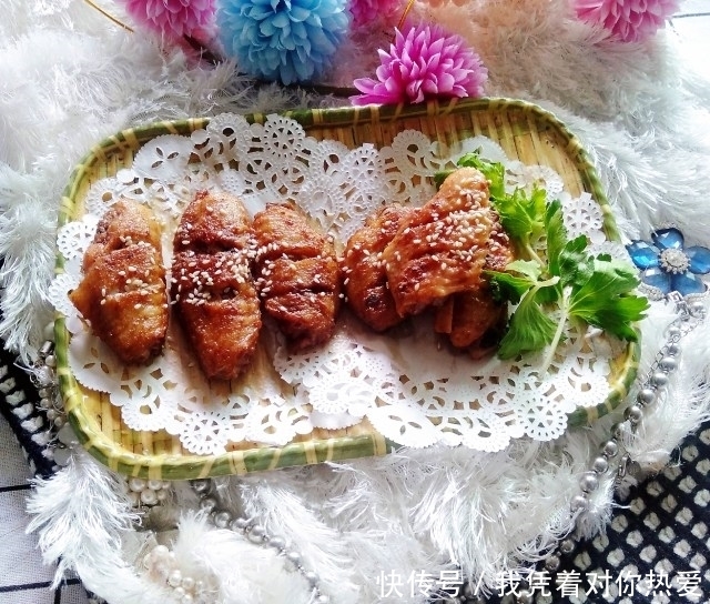 蒜香鸡翅,蒜香浓郁,特别的美味