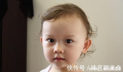 饮食习惯|胖墩宝宝泡脚走红,满身肉肉抢镜,网友成不了花朵成“多肉”啊