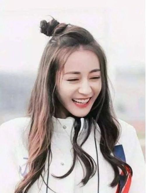 扎发|如何扎丸子头?时尚达人亲自示范,最简单丸子头扎法