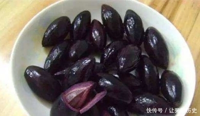 大叔街边卖“水果”,30元一斤无人买,看清是“它”后,我全包了!