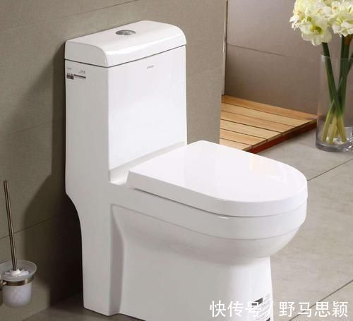 厕所|马桶里撒一把，无论多脏多厚的污渍，一冲就干净，方法简单又实用