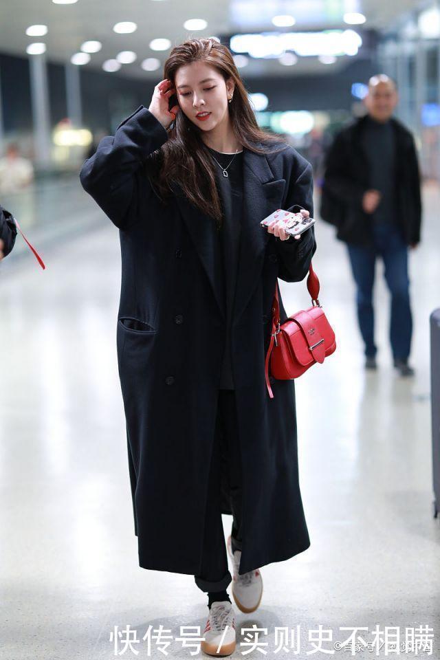 黑色大衣别乱搭,内搭选择这五款,时髦有型更显高级范
