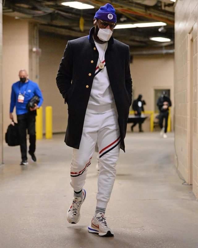 NBA球员上脚：库里8代定制版，恩比德球鞋缅怀科比