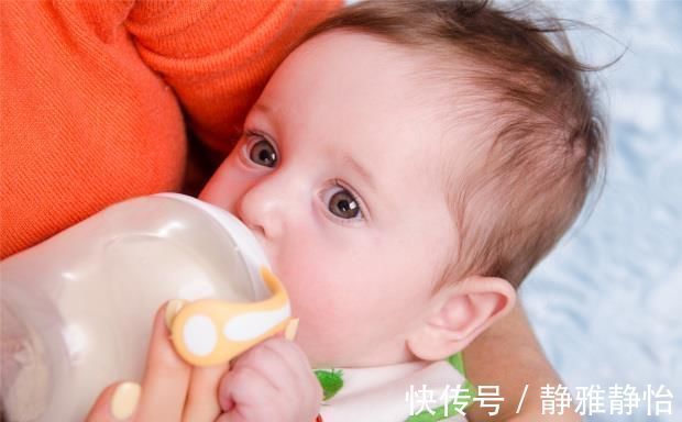 区别|用奶瓶喂和母乳亲喂有什么不同?看过区别,答案显而易见