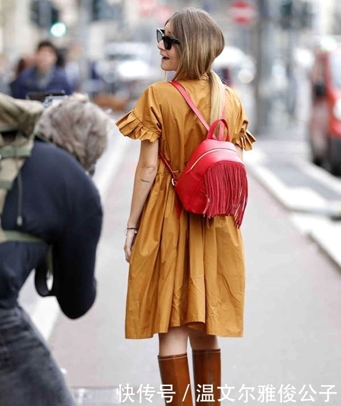 帆布包|40岁女人背包包,3类包包要少用,上不了台面又很丢面子