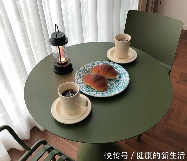 夫妻俩|别人装门位置他们家拆掉,玄关加门包成一间房,装修让人眼前一亮!