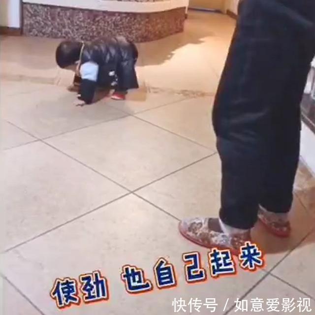 小家伙|孙子摔倒哭闹不起,奶奶的“神操作”被无数网友点赞:一招制胜!
