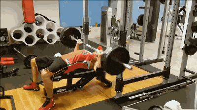 腱子肉|38岁“亚洲肌肉舞王”，一身腱子肉爱跳街舞，婚礼现场成焦点