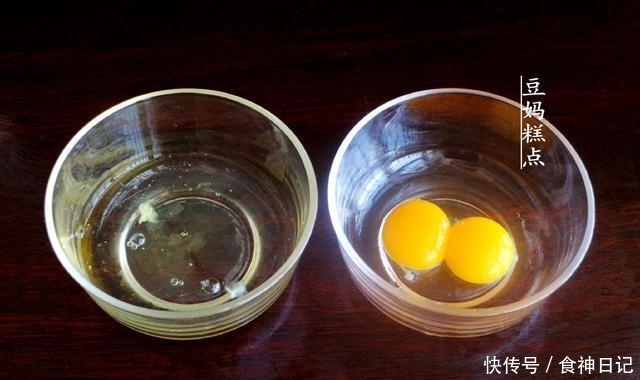 不用油不用牛奶,教你做蜂蜜蛋糕,蒸或烤都可以,只需4种食材